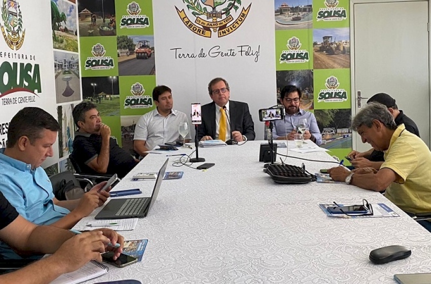 Em coletiva de imprensa, prefeito Tyrone anuncia investimentos nas áreas de infraestrutura, saúde, educação, agricultura e assistência social